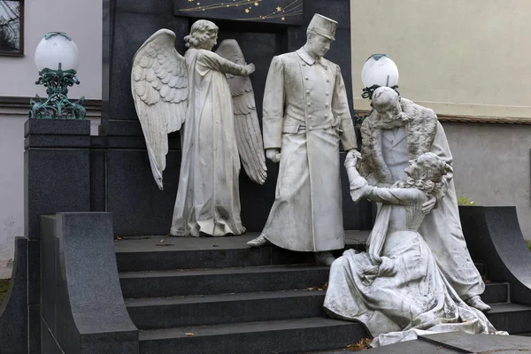 Autumn mystery old Prague Cemetery Olsany with its Statues, Czech Republic — Stock Photo, Image