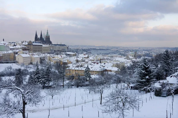 Romantické Vánoce Zasněžená Praha Město Pražským Hradem Česká Republika — Stock fotografie