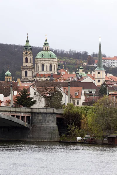 Zobrazit Zimní Prahy Nicholas Cathedral Česká Republika — Stock fotografie