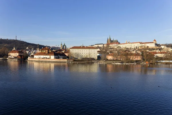 布拉格城市与哥特式城堡的看法 捷克共和国 — 图库照片