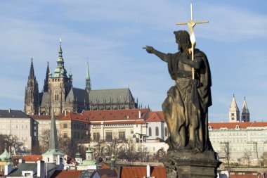 Prague City ile Gotik Castle, Çek Cumhuriyeti görüntüleyin
