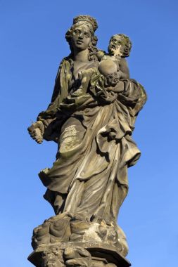 Heykeller gelen Gotik Prag Charles Bridge, Çek Cumhuriyeti görüntüleyin