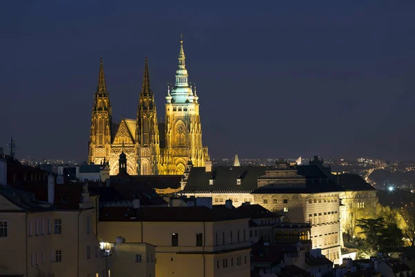 Zimowa Noc Praga Miasto Gotyckim Zamkiem Czechy — Zdjęcie stockowe