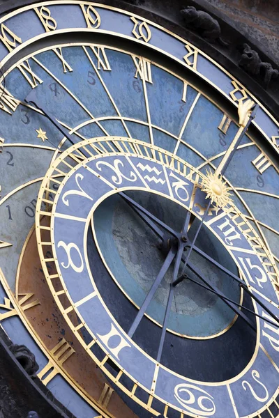 Dettaglio Dell Antico Orologio Astronomico Sulla Piazza Della Città Vecchia — Foto Stock