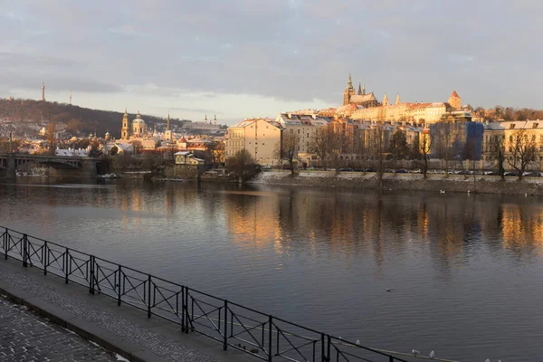 Natale Nevoso Praga Città Con Castello Gotico Repubblica Ceca — Foto Stock