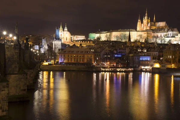 Noite Colorido Nevado Natal Praga Menor Cidade Com Castelo Gótico — Fotografia de Stock