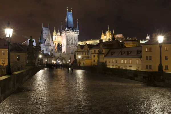 Natt Färgglada Snöig Jul Lillsidan Prag Med Gotiska Slott Och — Stockfoto