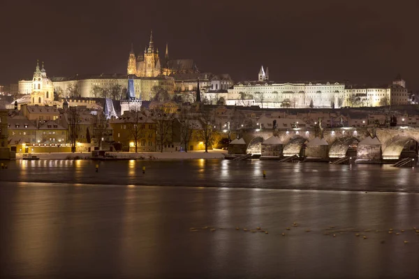 Ночной Снежный Исторический Центр Праги Чехия — стоковое фото