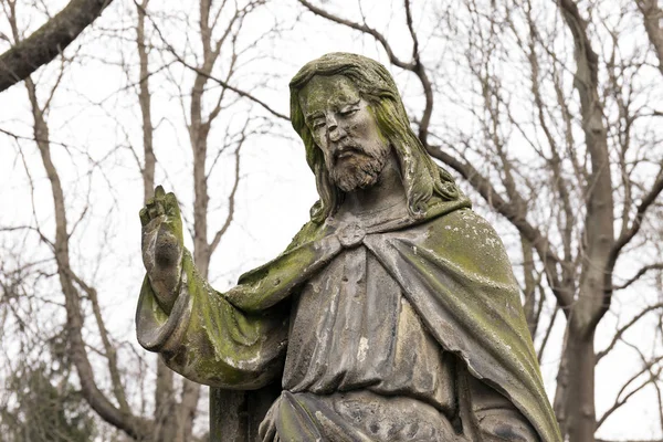 Estatua Envejecida Del Antiguo Cementerio Praga República Checa —  Fotos de Stock