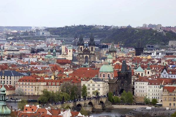 Vista Ciudad Praga Primavera Con Naturaleza Verde Los Árboles Con —  Fotos de Stock