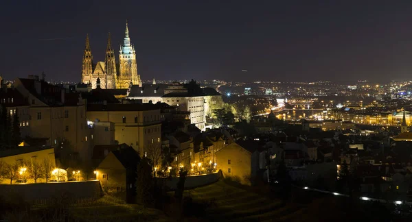 Ночная Зима Прага Город Готическим Замком Чехия — стоковое фото