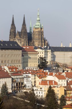 Güneşli soğuk kış Prague City ile Gotik Castle, Çek Cumhuriyeti