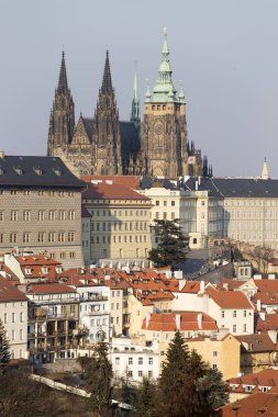 Güneşli soğuk kış Prague City ile Gotik Castle, Çek Cumhuriyeti
