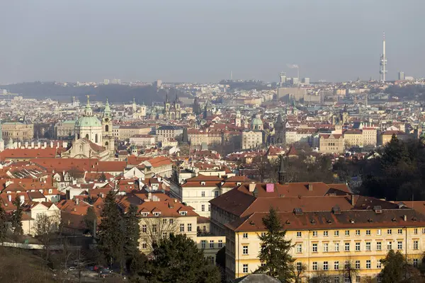 Słoneczny Zimowy Mroźny Prague City Katedr Historyczne Budynki Wieże Republika — Zdjęcie stockowe