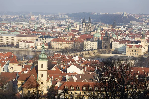 Sonnig Frostigen Winter Prag Stadt Mit Seinen Kathedralen Historischen Gebäuden — Stockfoto