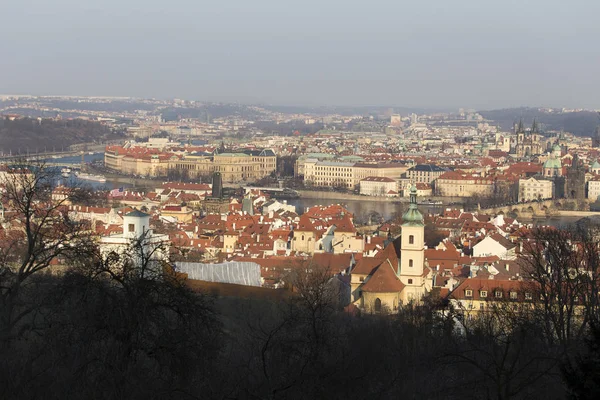 Soleado Invierno Helado Praga City Con Sus Catedrales Edificios Históricos —  Fotos de Stock