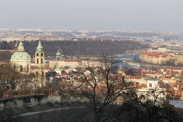 Soliga Frostig Vinter Prague City Med Sina Katedraler Historiska Byggnader — Stockfoto