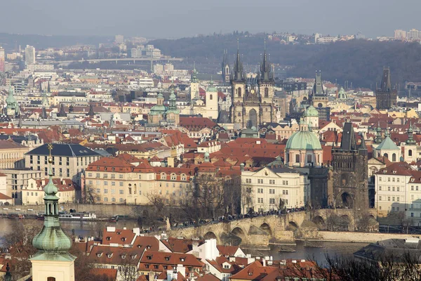 Soleado Invierno Helado Praga City Con Sus Catedrales Edificios Históricos —  Fotos de Stock