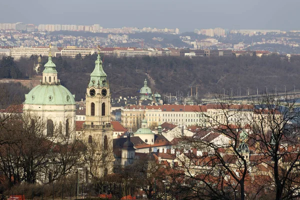 Soliga Frostig Vinter Prague City Med Sina Katedraler Historiska Byggnader — Stockfoto