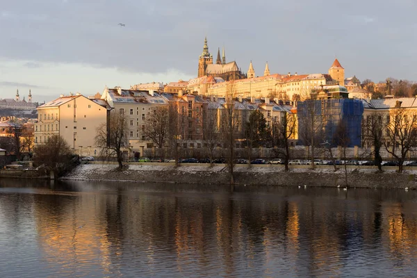 Sunny Snowy Early Morning Prague Lesser Town Gothic Castle River —  Fotos de Stock