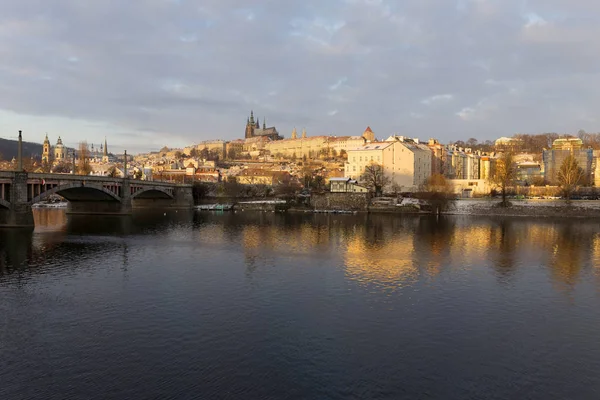 Sunny Snowy Early Morning Prague Lesser Town Gothic Castle River —  Fotos de Stock