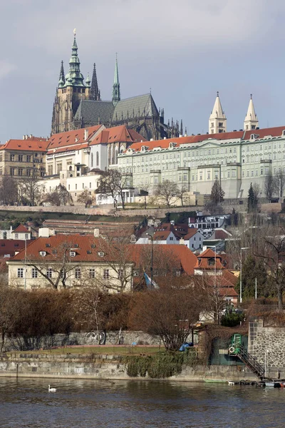 Raně Gotického Hradu Pražského Jara Malostranských Nad Řeky Vltavy Slunečný — Stock fotografie