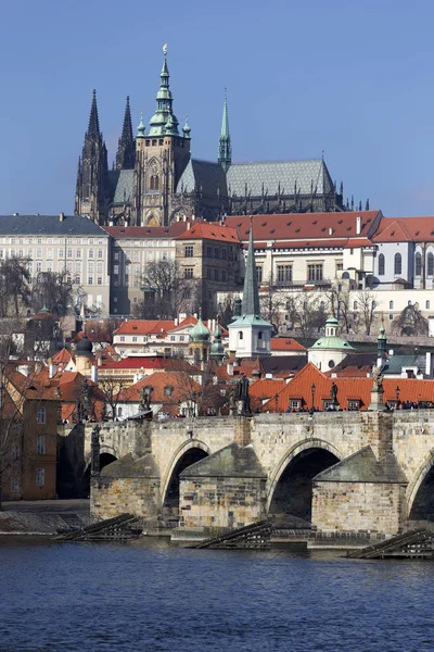 Début Printemps Château Gothique Prague Avec Petite Ville Dessus Rivière — Photo