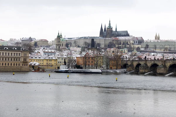 Snowy Prague City Med Gotiska Slott Tjeckien — Stockfoto