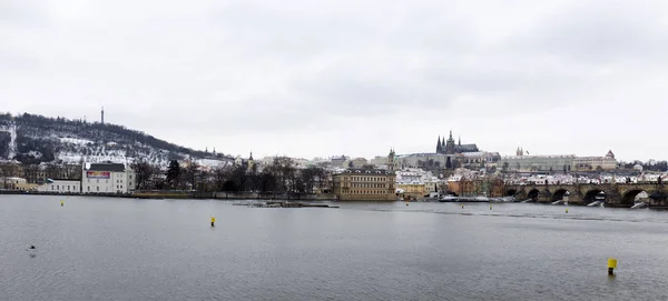 Snowy Prague City Met Gotische Castle Tsjechië — Stockfoto