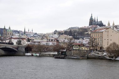 Snowy Prague City ile Gotik Castle, Çek Cumhuriyeti