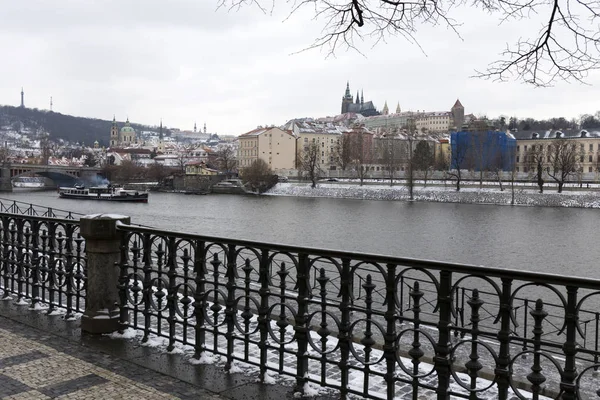 Città Praga Innevata Con Castello Gotico Repubblica Ceca — Foto Stock