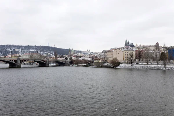 Snowy Prague City Ile Gotik Castle Çek Cumhuriyeti — Stok fotoğraf