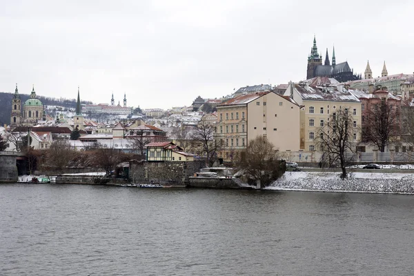 Snowy Prague City Met Gotische Castle Tsjechië — Stockfoto