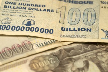 Benzersiz Zimbabve hiperenflasyon banknot bir yüz milyar dolar ayrıntılı, 2008