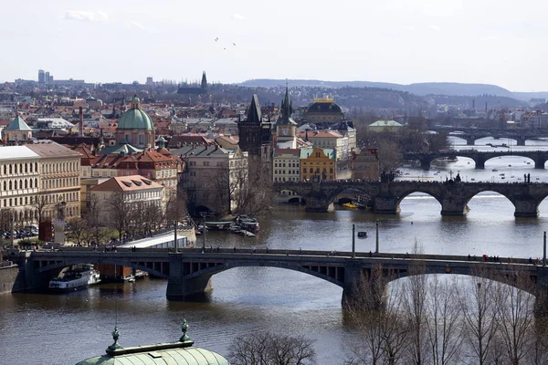 Wiosną Prague City Wież Mostów Słoneczny Dzień Republika Czeska — Zdjęcie stockowe