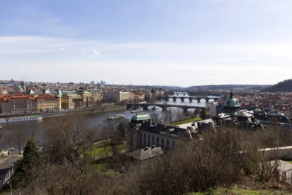 Primavera Praga Con Sus Torres Puentes Día Soleado República Checa —  Fotos de Stock