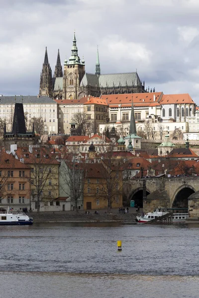 Widok Miasto Praga Powyżej Rzeki Wełtawy Republika Czeska — Zdjęcie stockowe