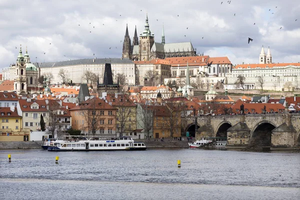 Widok Miasto Praga Powyżej Rzeki Wełtawy Republika Czeska — Zdjęcie stockowe