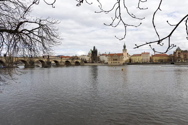 Blick Auf Die Frühlingsstadt Prag Über Der Moldau Tschechische Republik — Stockfoto