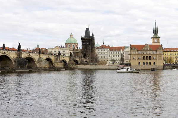 Visa Våren Prague Staden Ovanför Floden Moldau Tjeckien — Stockfoto