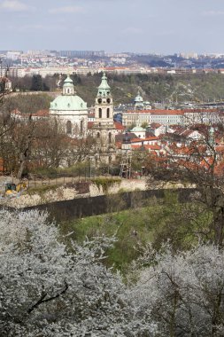 Bahar üzerinde görünümü üzerinde Nehri vltava, Çek Cumhuriyeti Prag şehir