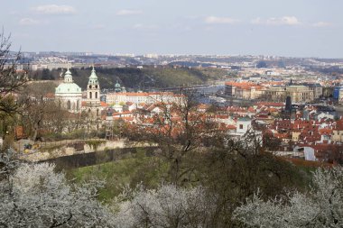 Bahar üzerinde görünümü üzerinde Nehri vltava, Çek Cumhuriyeti Prag şehir