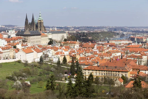 Widok Wiosnę Praga Miasto Nad Rzeką Wełtawą Republika Czeska — Zdjęcie stockowe