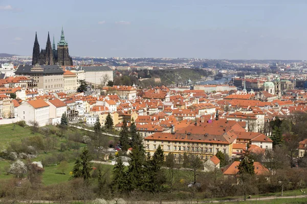 Zicht Het Voorjaar Praag Stad Boven Rivier Vltava Tsjechië — Stockfoto