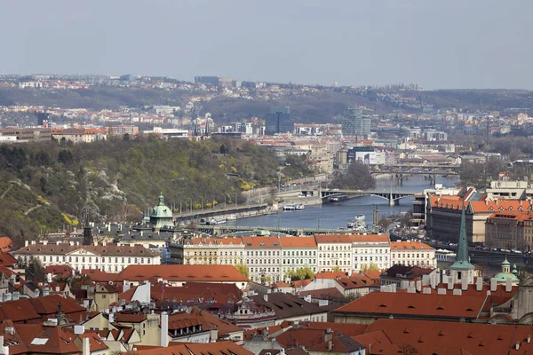 Widok Wiosnę Praga Miasto Nad Rzeką Wełtawą Republika Czeska — Zdjęcie stockowe