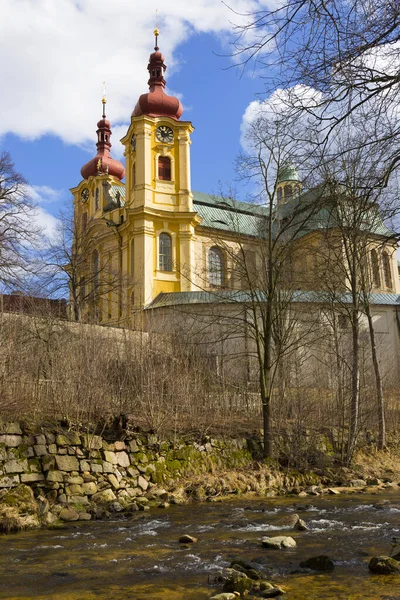 巴洛克式的大教堂参观圣母玛利亚在冬天 朝圣的地方 Hejnice 捷克共和国 — 图库照片