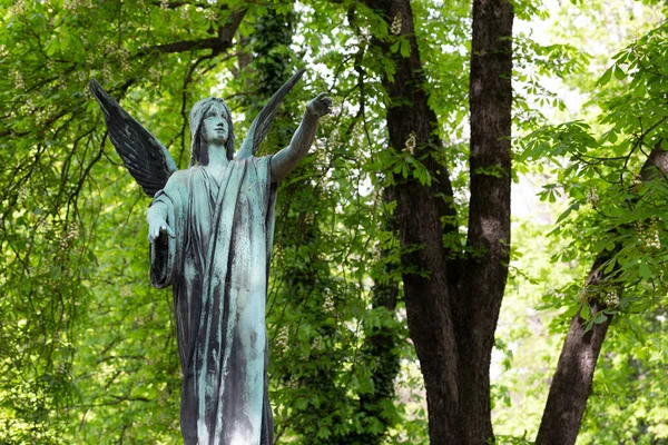 Statua Storica Sul Mistero Primaverile Vecchio Cimitero Praga Repubblica Ceca — Foto Stock