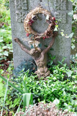 Tarihi heykel üzerinde gizemli eski Prag Mezarlığı, Çek Cumhuriyeti