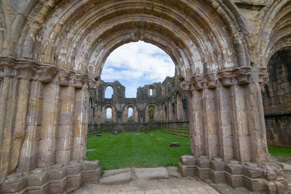 Ruin Fountains Abbey Arched Entrance Studley Roger Ripon North Yorkshire Stock Obrázky