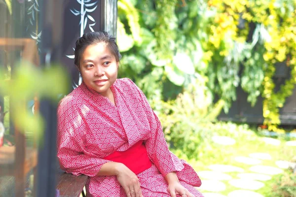 Mjukt Fokus Asiatisk Kvinna Som Bär Kimono Eller Yukata Japansk — Stockfoto